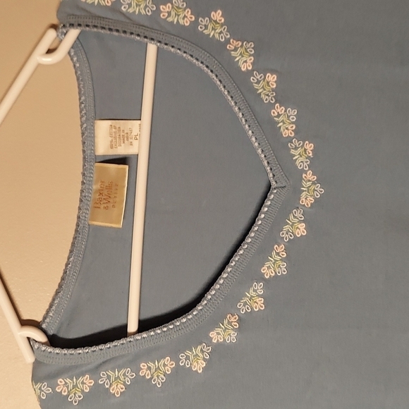 Baxter and Wells sleeveless Floral design Embroidered top - Picture 2 of 7